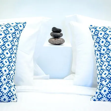 Caldera Houses - The Pool House Emporio (Santorini)
